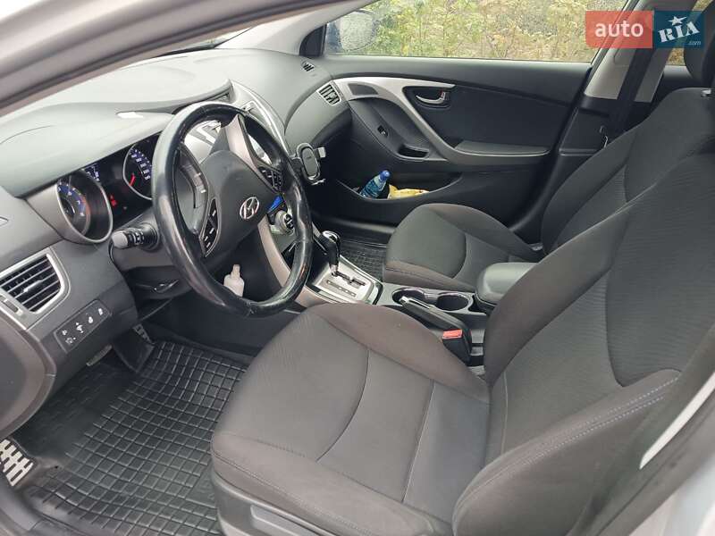 Седан Hyundai Elantra 2013 в Вараше
