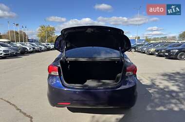 Седан Hyundai Elantra 2013 в 
