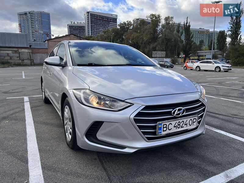 Седан Hyundai Elantra 2016 в Киеве