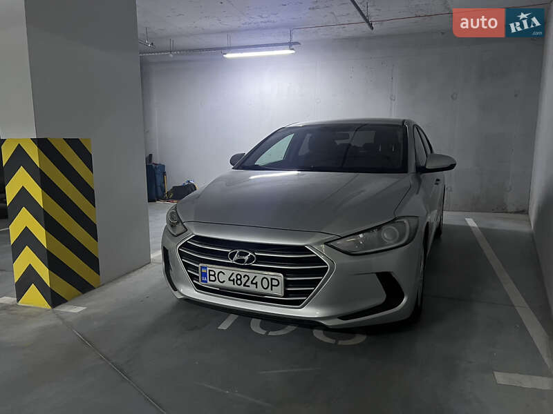 Седан Hyundai Elantra 2016 в Киеве