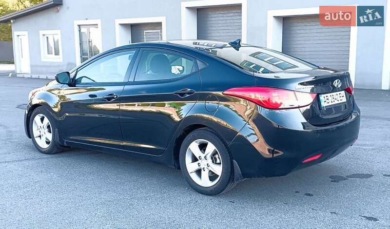 Седан Hyundai Elantra 2013 в Виннице