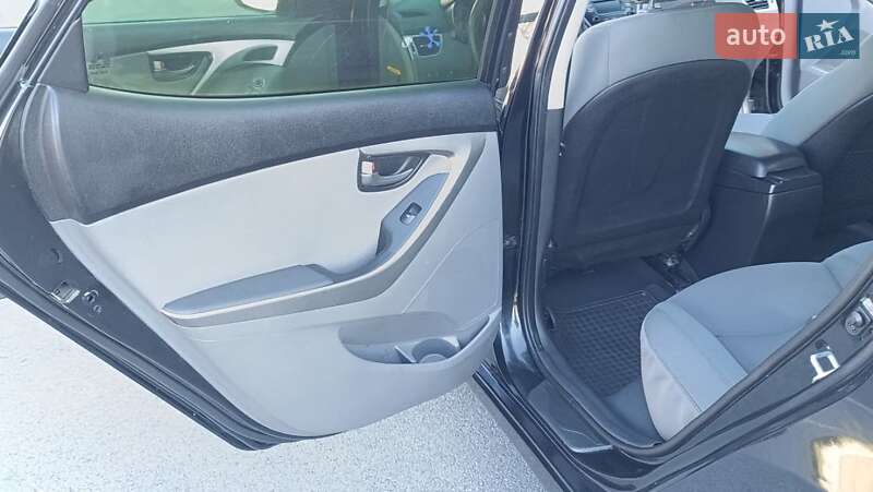 Седан Hyundai Elantra 2013 в Виннице