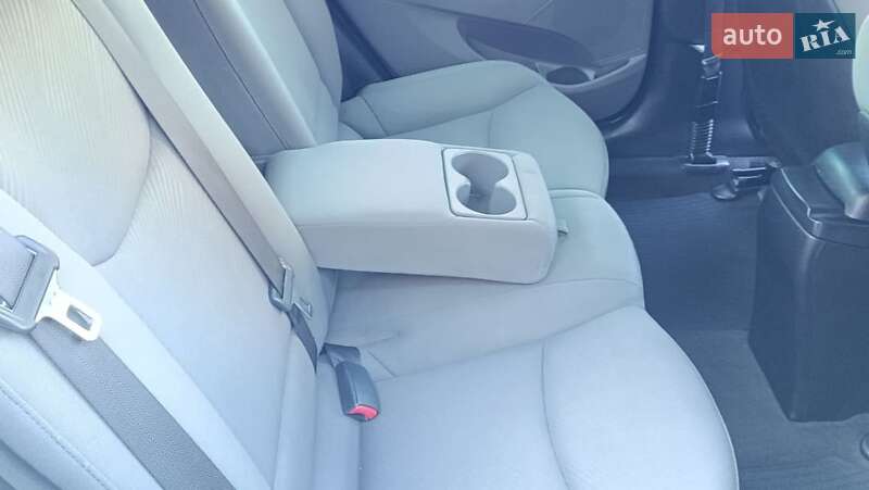 Седан Hyundai Elantra 2013 в Виннице