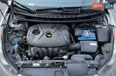 Седан Hyundai Elantra 2011 в 