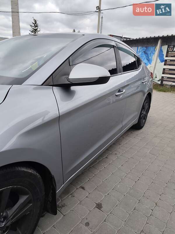 Седан Hyundai Elantra 2016 в Харкові
