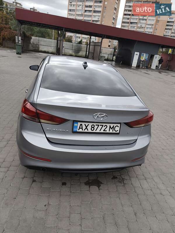 Седан Hyundai Elantra 2016 в Харкові