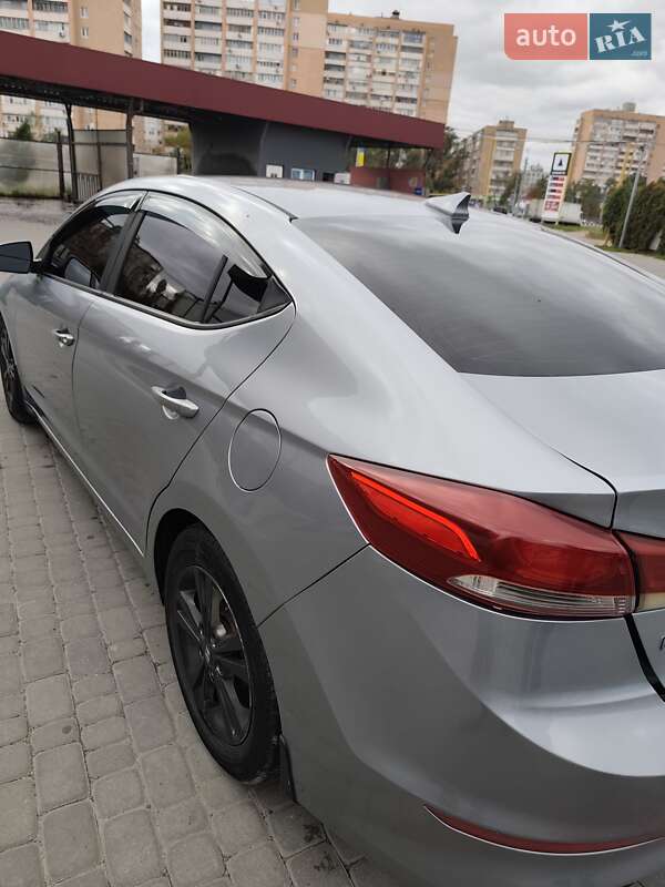 Седан Hyundai Elantra 2016 в Харкові