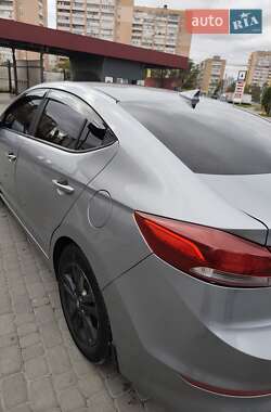 Седан Hyundai Elantra 2016 в 