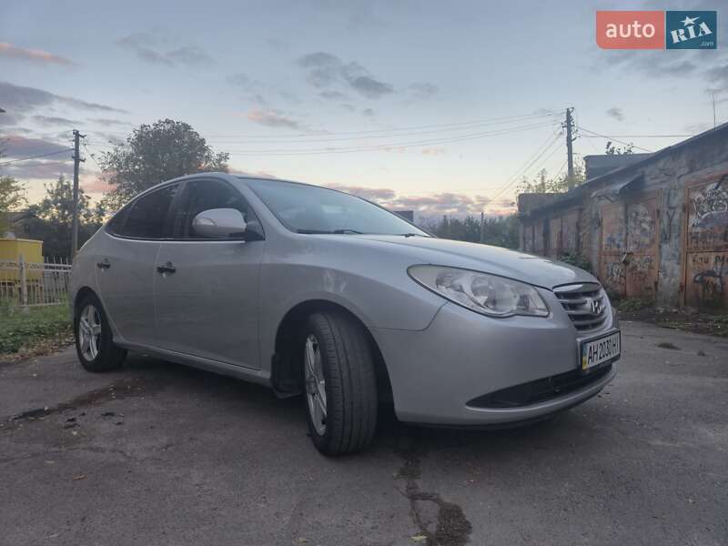 Седан Hyundai Elantra 2011 в Павлограде