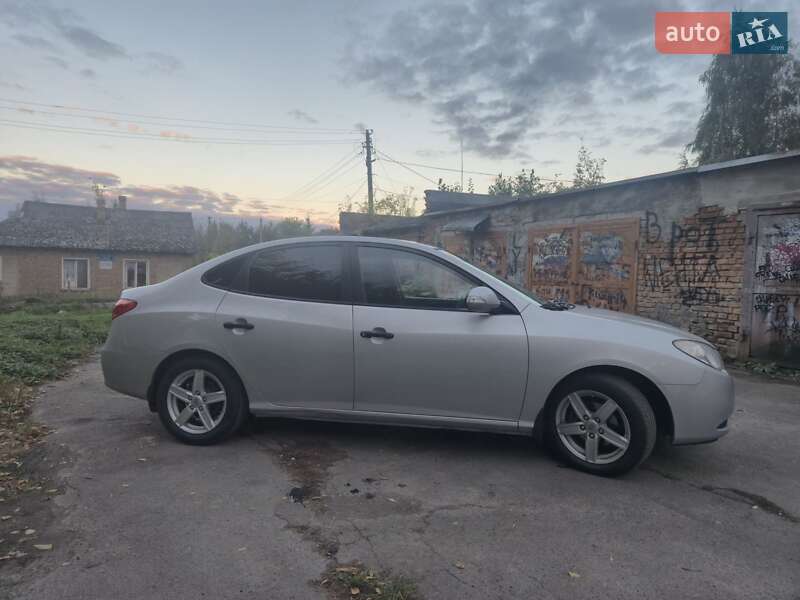 Седан Hyundai Elantra 2011 в Павлограде