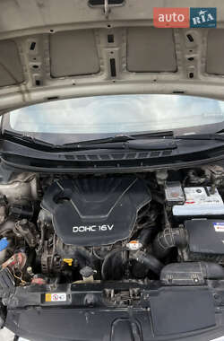 Седан Hyundai Elantra 2012 в 
