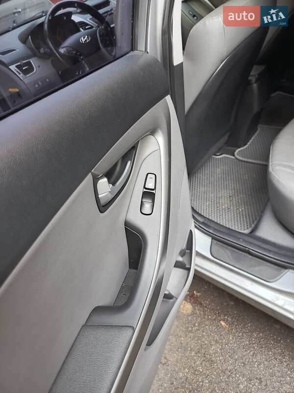Седан Hyundai Elantra 2014 в Харькове