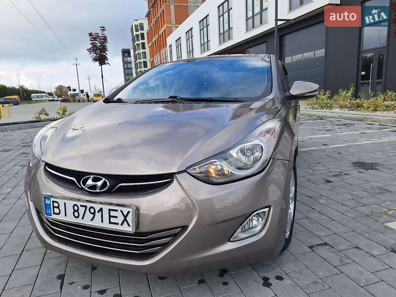 Седан Hyundai Elantra 2012 в Городку