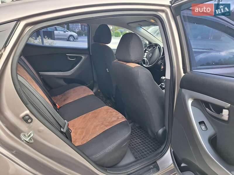 Седан Hyundai Elantra 2012 в Городку
