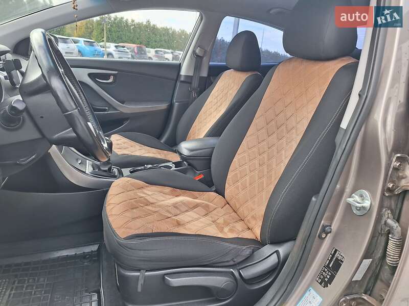 Седан Hyundai Elantra 2012 в Городку
