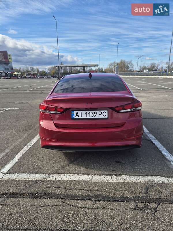 Седан Hyundai Elantra 2017 в Киеве