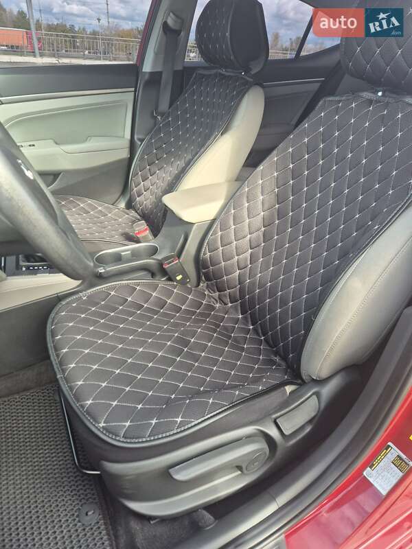 Седан Hyundai Elantra 2017 в Киеве