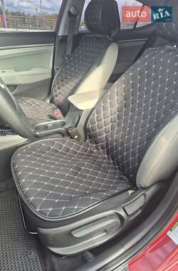 Седан Hyundai Elantra 2017 в 