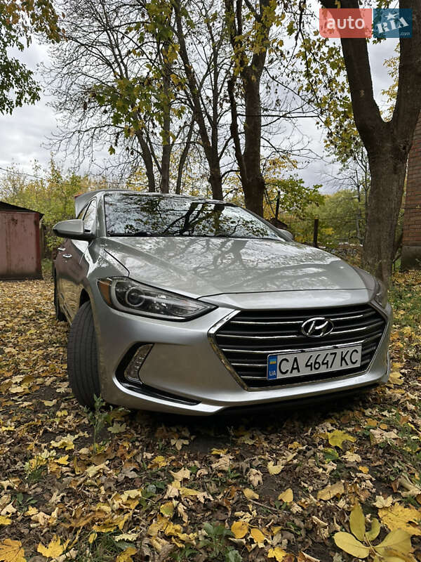 Седан Hyundai Elantra 2016 в Смеле