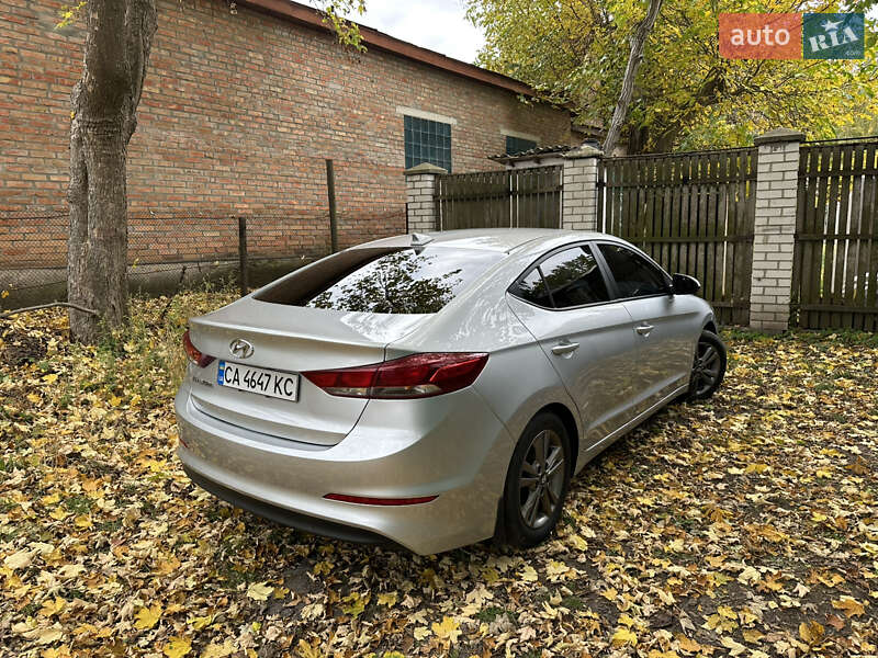 Седан Hyundai Elantra 2016 в Смеле