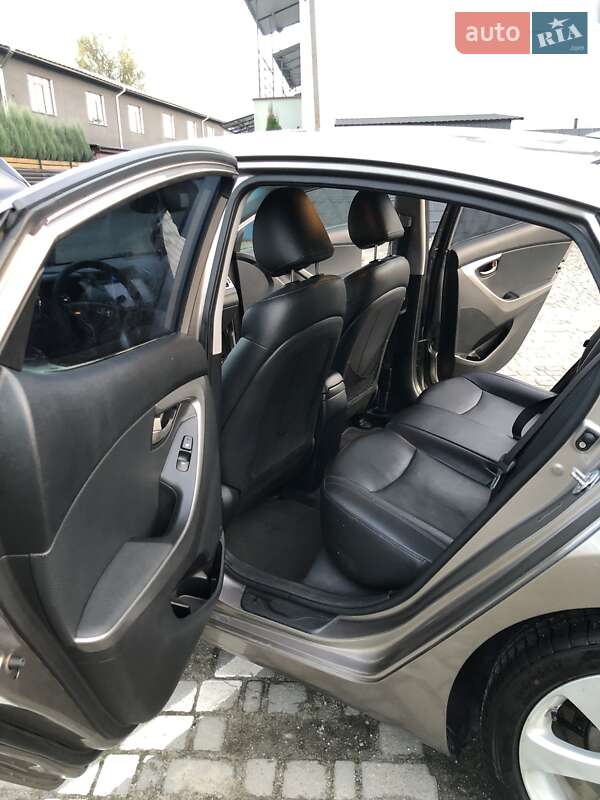 Седан Hyundai Elantra 2011 в Киеве