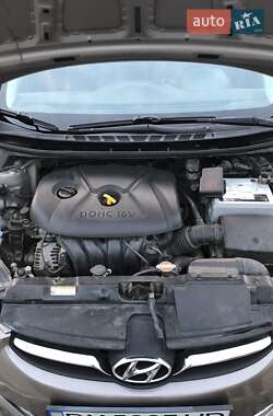 Седан Hyundai Elantra 2011 в 