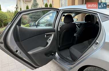 Седан Hyundai Elantra 2012 в 