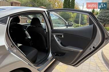 Седан Hyundai Elantra 2012 в 