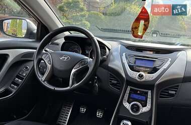 Седан Hyundai Elantra 2012 в 