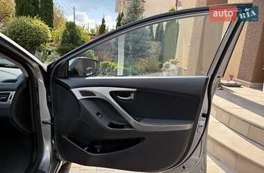 Седан Hyundai Elantra 2012 в 