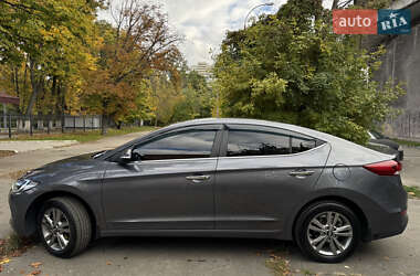 Седан Hyundai Elantra 2017 в 