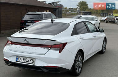 Седан Hyundai Elantra 2022 в 