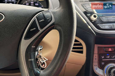 Седан Hyundai Elantra 2013 в 