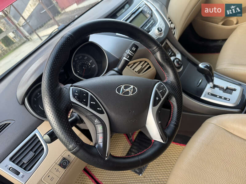 Седан Hyundai Elantra 2012 в Бориславі