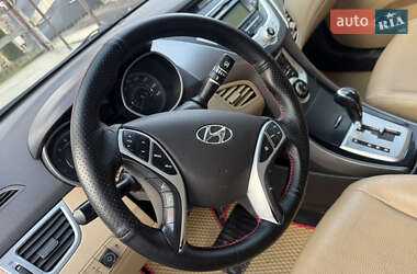 Седан Hyundai Elantra 2012 в 