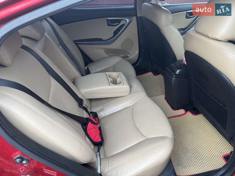 Седан Hyundai Elantra 2012 в Бориславі