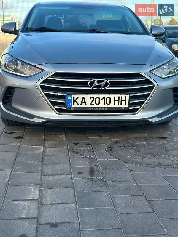 Седан Hyundai Elantra 2016 в Києві