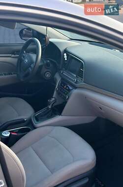 Седан Hyundai Elantra 2016 в 