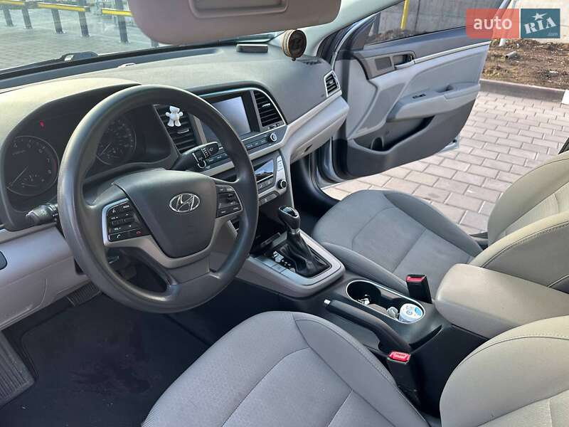 Седан Hyundai Elantra 2016 в Києві
