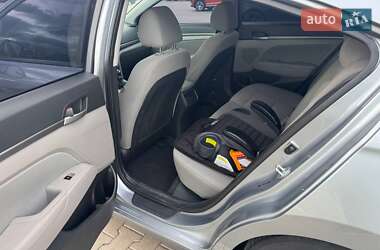 Седан Hyundai Elantra 2016 в 