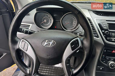 Седан Hyundai Elantra 2015 в 