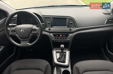 Седан Hyundai Elantra 2016 в 