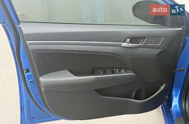 Седан Hyundai Elantra 2016 в 