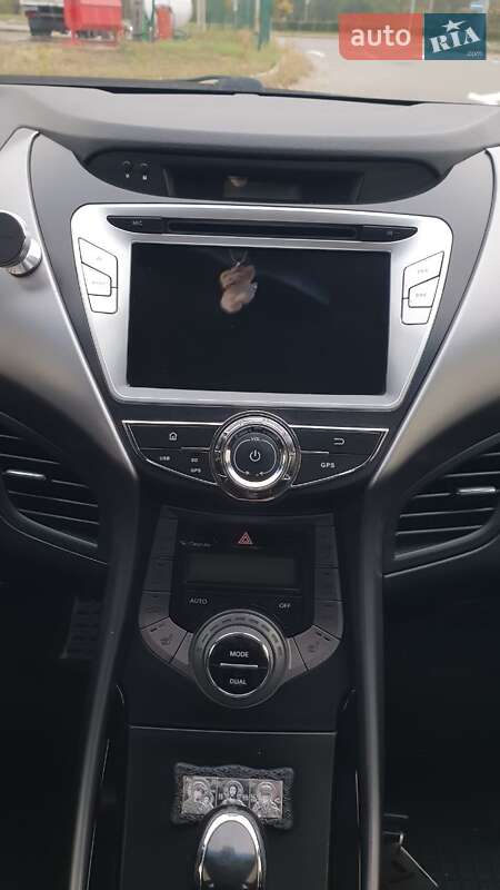 Седан Hyundai Elantra 2013 в Киеве