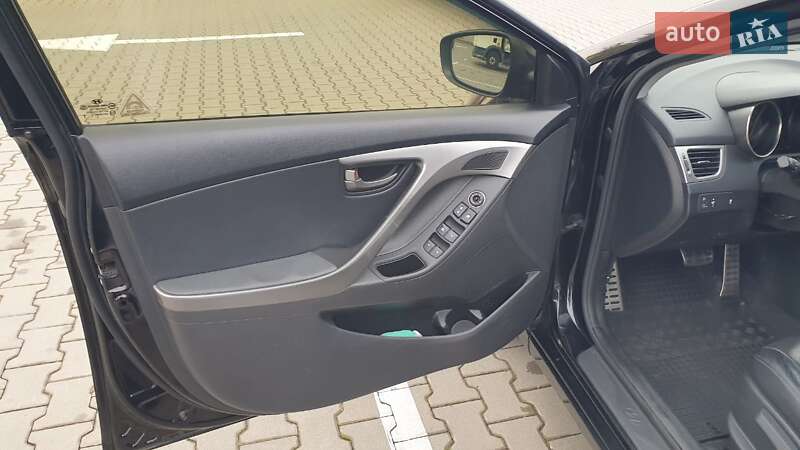 Седан Hyundai Elantra 2013 в Киеве