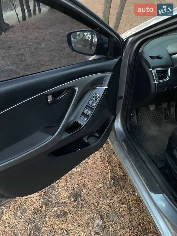 Седан Hyundai Elantra 2012 в Кривом Роге