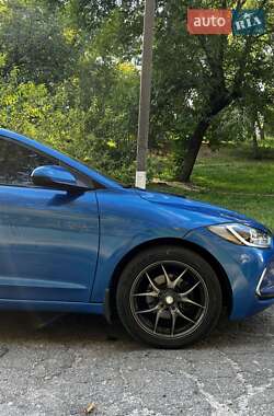 Седан Hyundai Elantra 2016 в  фото 13 Седан Hyundai Elantra 2016 в