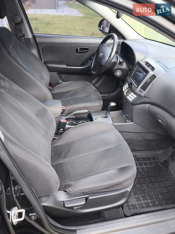 Седан Hyundai Elantra 2008 в Киеве