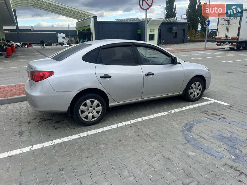 Седан Hyundai Elantra 2011 в Киеве фото 6 Седан Hyundai Elantra 2011 в Киеве
