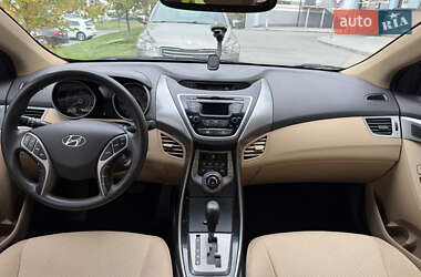 Седан Hyundai Elantra 2013 в 